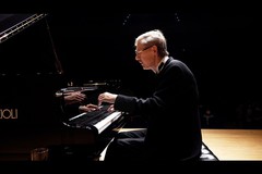 �u�[�j���@�V�˃s�A�j�X�g�̒��قƍĐ�