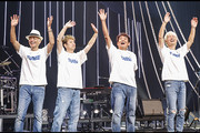 ����� TUBE 40th Anniversary Live & Documentary  �`40���N�̍q�C�L�`